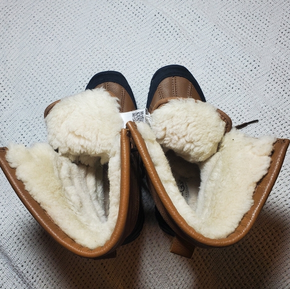 UGG Women's Adirondack II Winter Boot, Chestnut, Size 7 - Picture 8 of 10